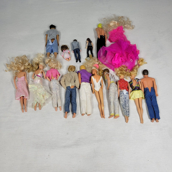 Vintage Barbie Dolls & More Toys Retro Brunette White Caucasian Doll Toy Clothes - Picture 9 of 12